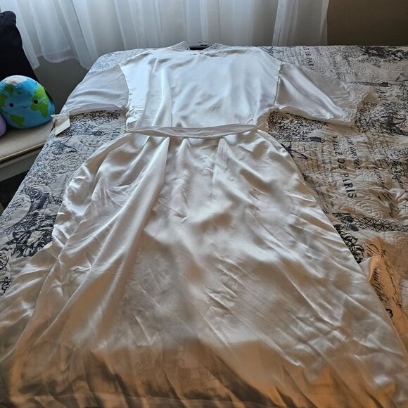 VTG NWT Barbizon White Satin Robe W/Lace Trim & Embroidered Detail READ Sz 1X - Picture 4 of 11